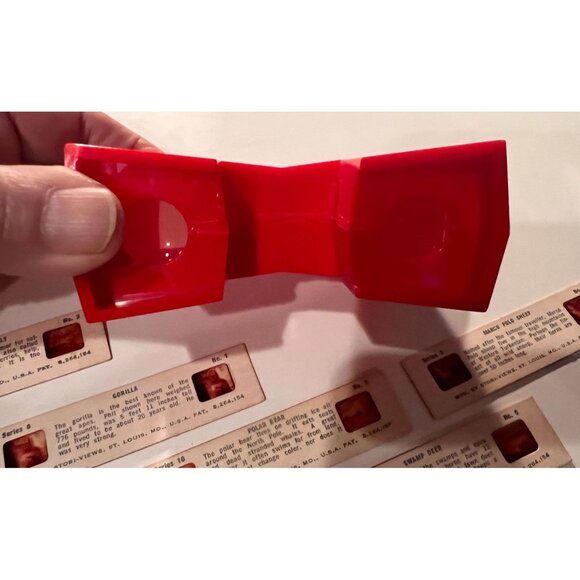 Vintage 1950s Stori-Views Red Plastic 3D Film Viewer with 5 Wildlife Film Strips - Picture 5 of 8